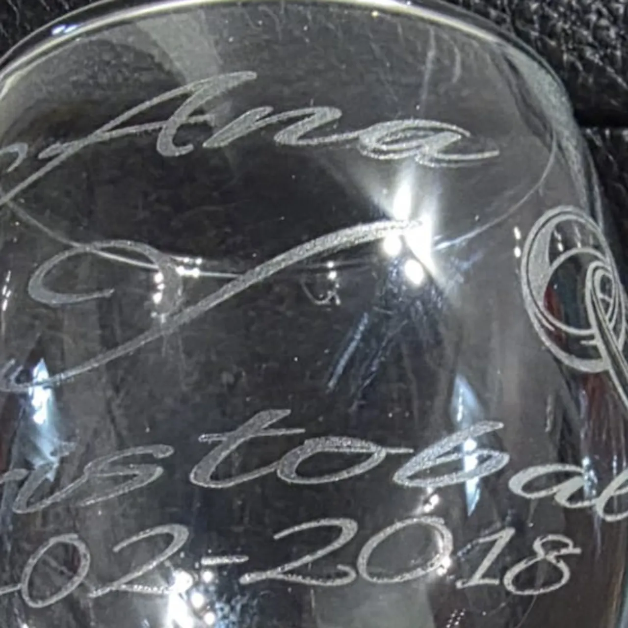 clear glass wine glass test grid