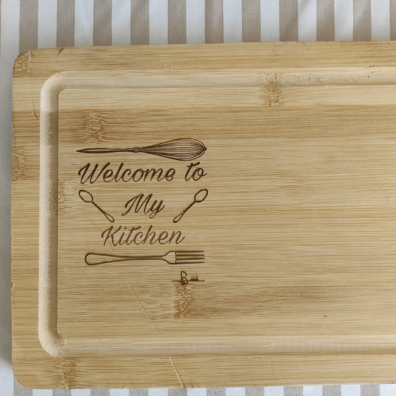Bamboo Cutting Board with Cutout Handle test grid