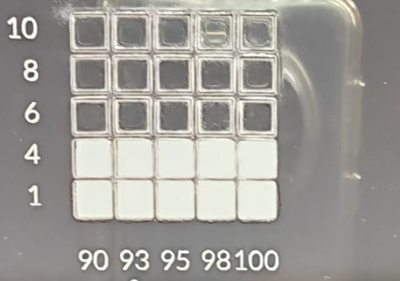 2mm Acrylique transparente fumée anthracite test grid